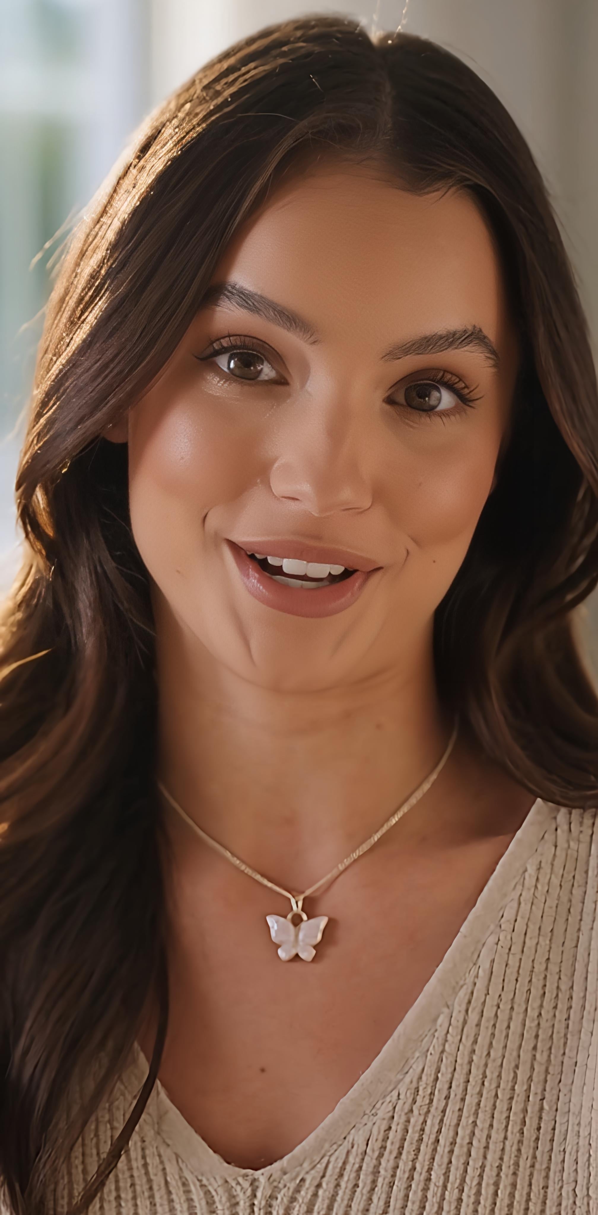 TIHLMK Friendship Necklace Sweet Butterfly Necklace Acrylic Color Clavicle Chain Necklace